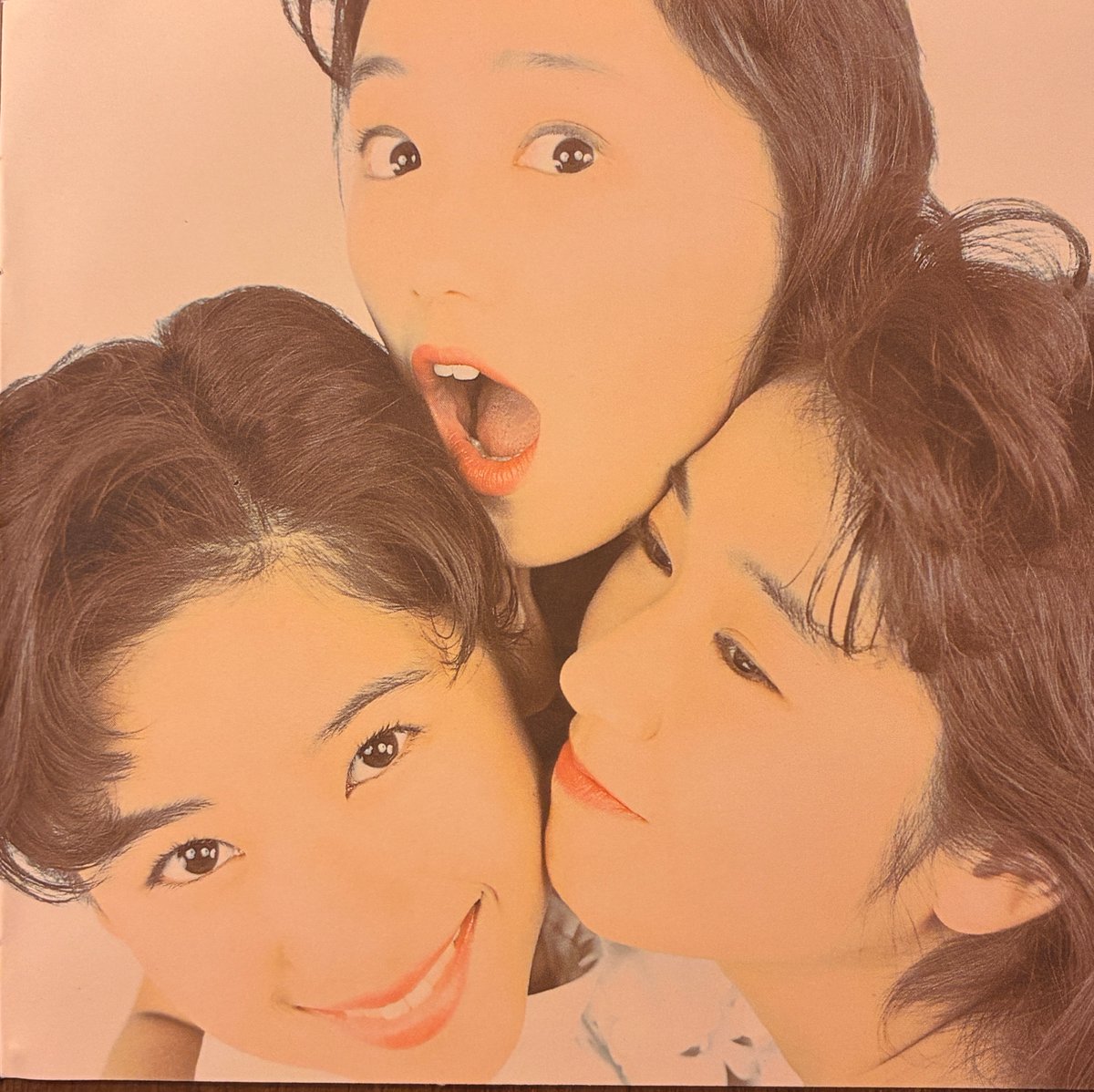 hepotanX's tweet photo. #ribbon の未知曲が気に入ると、レム睡眠中に流れ始めて止まらん。新参ファンならではの新鮮脳内体験。
で、昨日出会った「振ってもいいよ」まただよ！
もう、詞も曲もribbonらしくて全て愛おしい。
軽快でキャッチー、疾走感ある「A面2曲目」感の系譜…好きなんですよ。
「Station Break」思春期の↓ https://t.co/T8P7MeOp01
