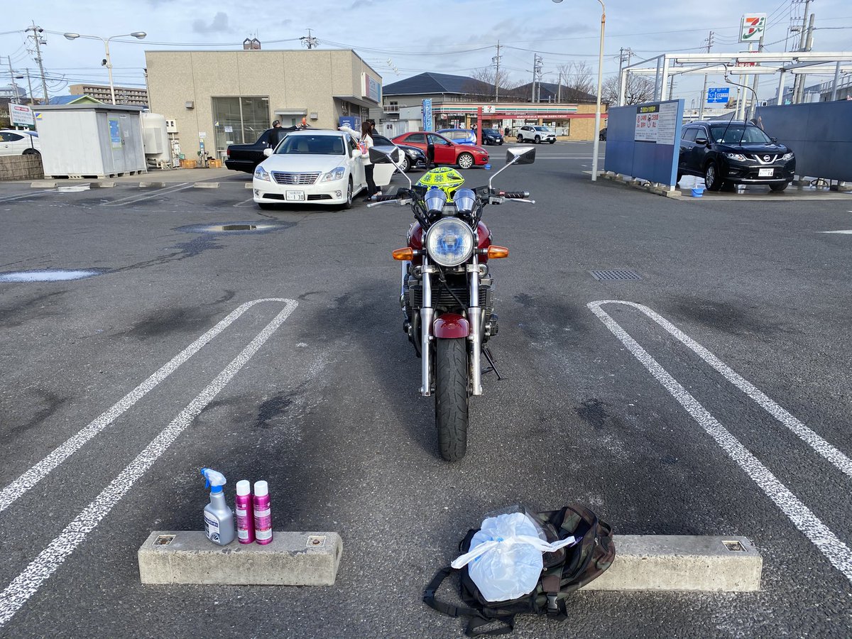 fastest_ma1's tweet photo. 見よこの艶🤭🤭🤭
1994年式、塗り替え無しのディープレッドカクテル2、この色は初期型にしかなくオリジナルはほぼ現存してない💎
ペルシードでタイヤ、シート、グリップ以外全てコーティングしてたね😊
天然ガラス成分のお手軽艶出し系
#Pellucid #ペルシード #天然ガラス https://t.co/Zon9dQxVNB