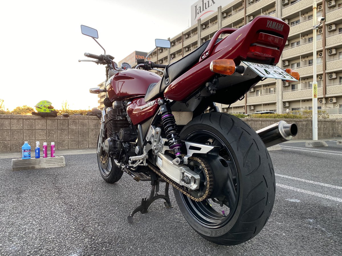 fastest_ma1's tweet photo. 見よこの艶🤭🤭🤭
1994年式、塗り替え無しのディープレッドカクテル2、この色は初期型にしかなくオリジナルはほぼ現存してない💎
ペルシードでタイヤ、シート、グリップ以外全てコーティングしてたね😊
天然ガラス成分のお手軽艶出し系
#Pellucid #ペルシード #天然ガラス https://t.co/Zon9dQxVNB