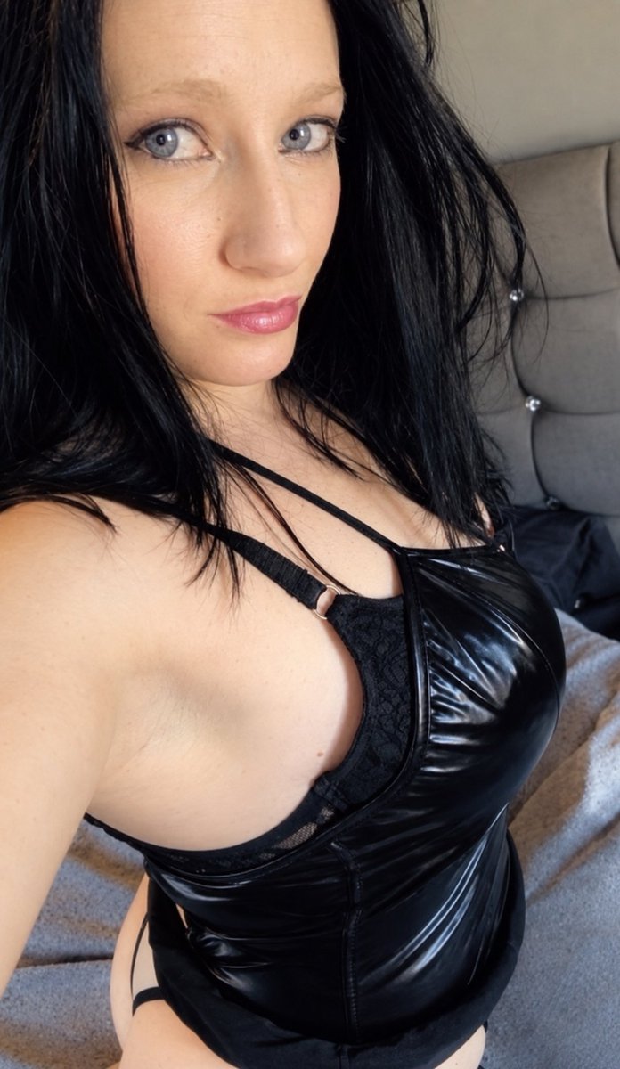 Miss_Ezzy_'s tweet photo. I've not posted in a while so I thought I'd wear something to get your attention.

My DMs are open and I'm watching you lurkers.

#cuck #hotwife #nsfw #nsfwtwt #bbc #paypig #horny #ukmilf #ukfindom #piggy #cock #dickrate #cockrate #nsfwtwitter #uk #milf #findom #sph #femdom https://t.co/VSp6EtSFwY