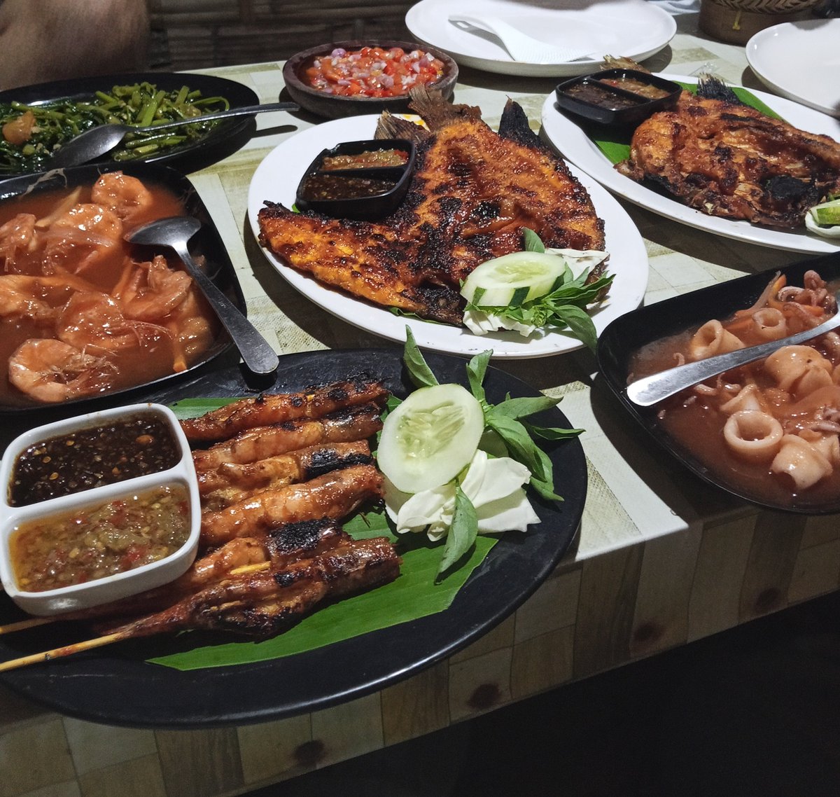hoopnclouds's tweet photo. ak dri kmrn itu ngidam seafood n hri ini terpenuhi dgn modal 0 rupiah, askkskskskskksks https://t.co/RwZMW0GbFg