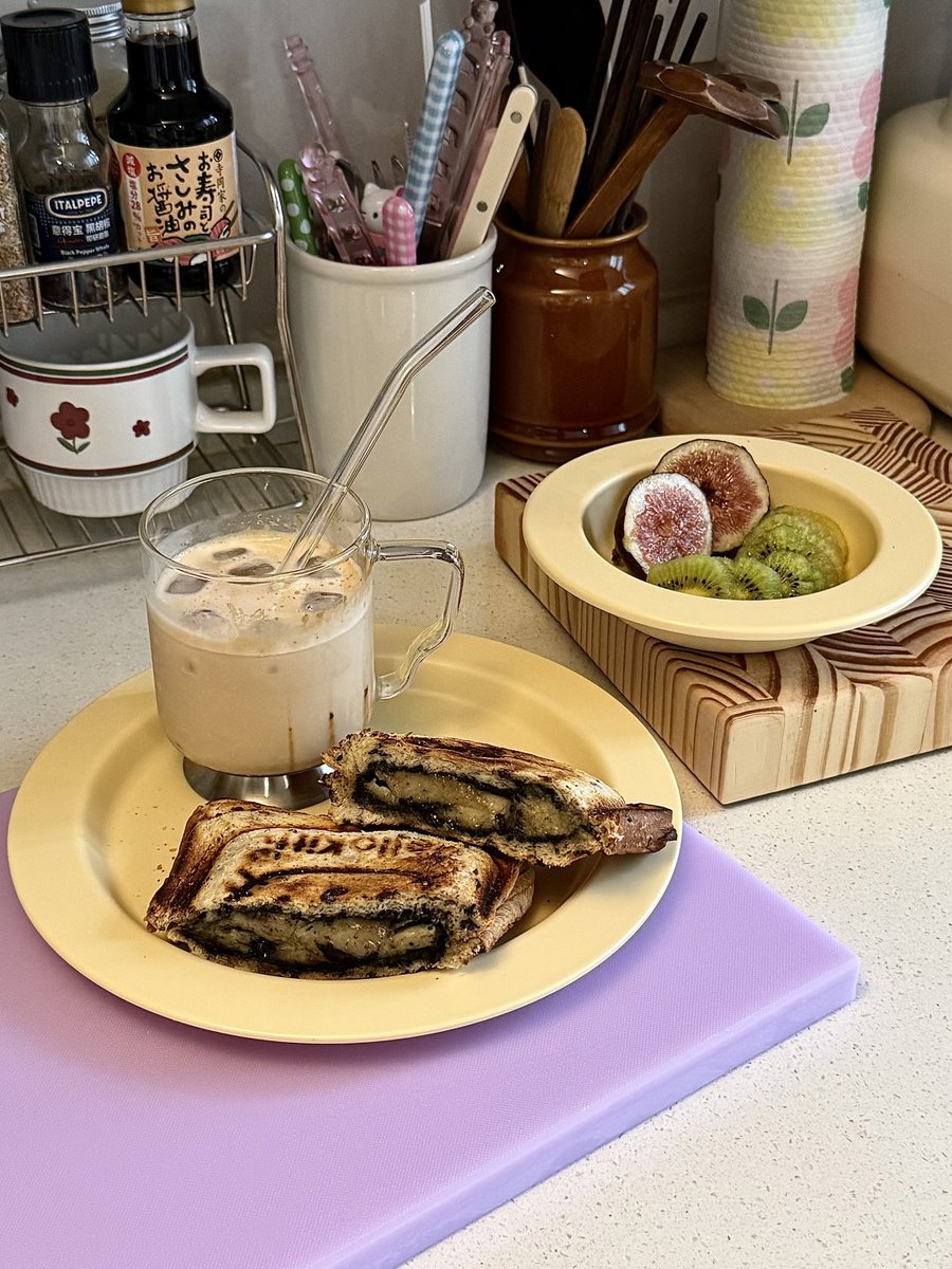 susgrt's tweet photo. Crispy, gooey filled toasted sandwiches paired with an iced latte, https://t.co/dGwGC65QwA