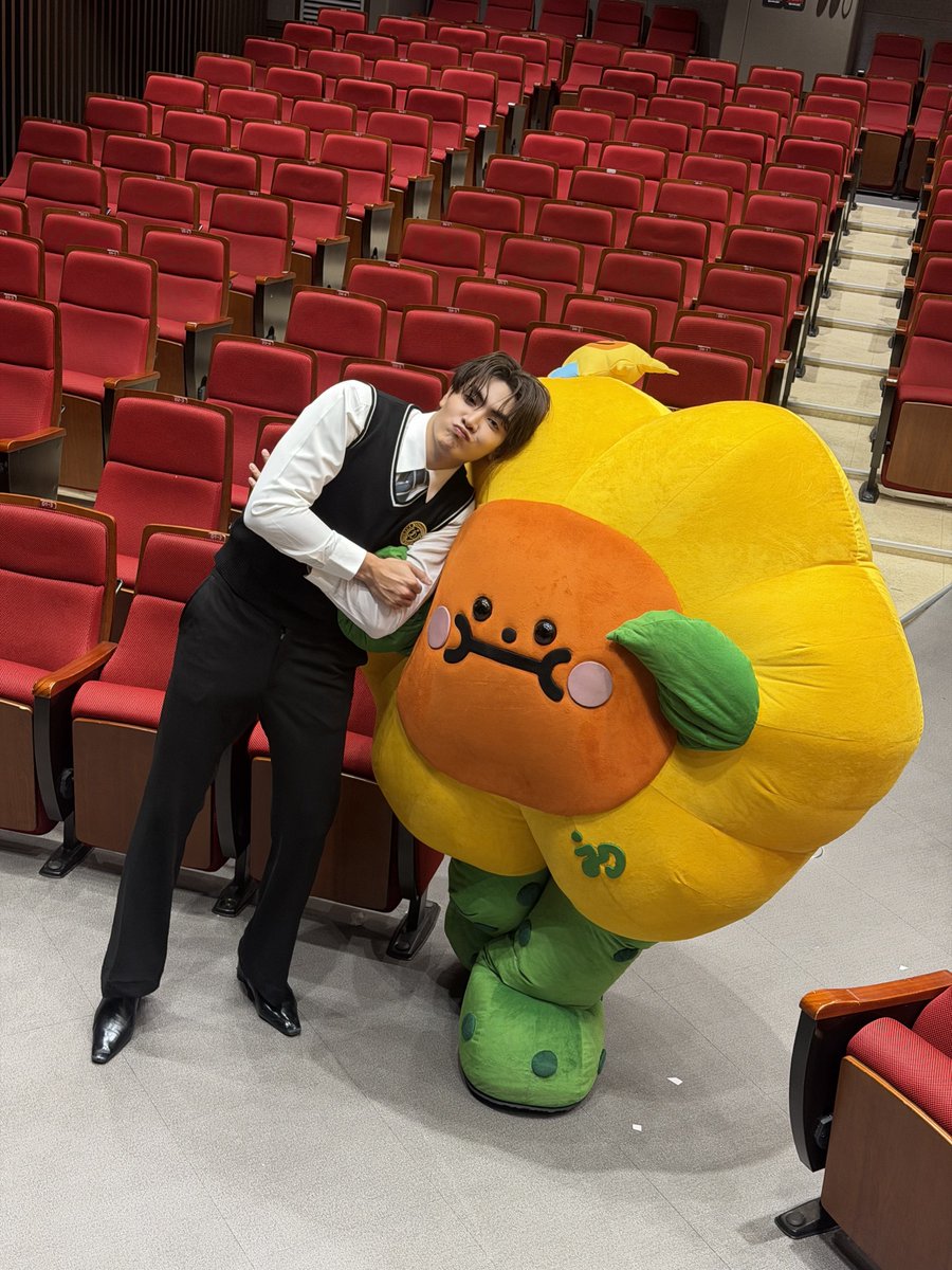 ChenRcj's tweet photo. 💛 https://t.co/dWwMHxUsJS