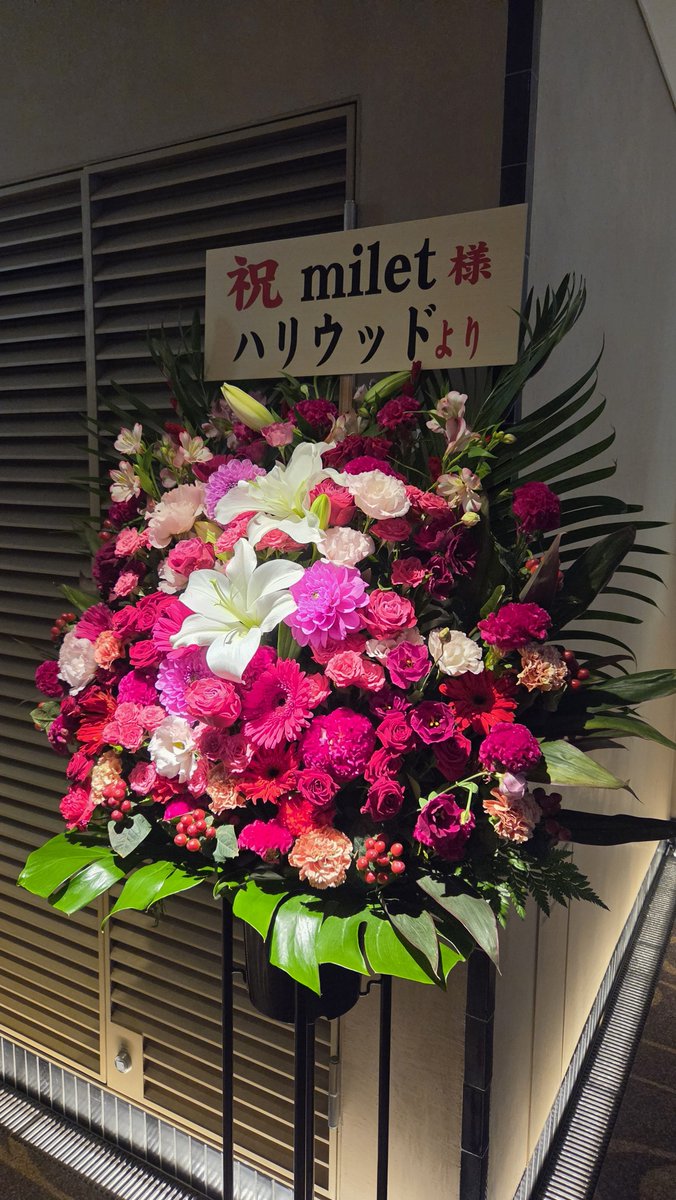 miles_A6's tweet photo. ネタバレなるからなんも言えへんけど、とにかく最高でした！
終始かわいくてかっこよくて美しくて。
最高の愛と幸せを届けてくれてありがとう😭
個人的には過去最高のセトリかも。。。

#milet_MadeofGlass https://t.co/QDNYRJnYb7