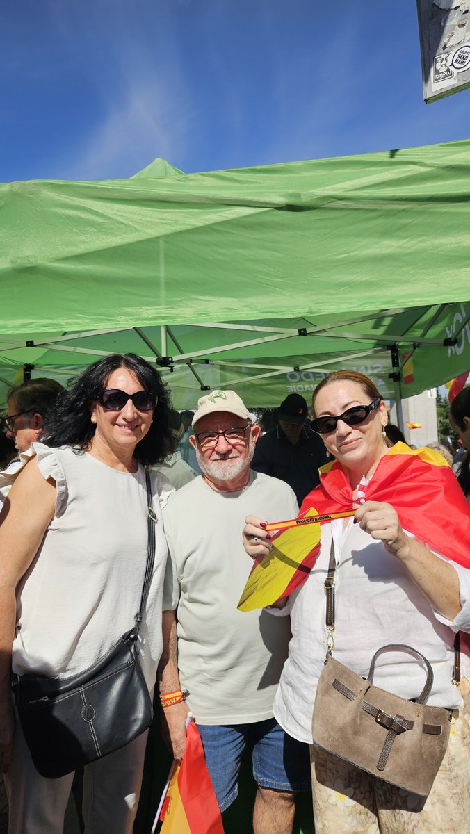 vox_sanse's tweet photo. 🇪🇸 Desde VOX San Sebastián de los Reyes hemos estado en la II Marcha por la Dignidad, organizada por Sociedad Civil Española.
¡NO a la invasión de Ceuta y Melilla!
Por la soberanía, la dignidad y la libertad. 🇪🇸
#Ceuta #Melilla #España https://t.co/h2J4TPIRL7
