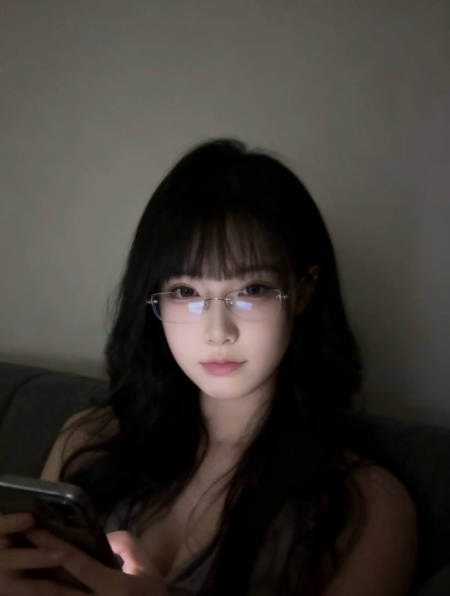 htmorris's tweet photo. #东莞
#广东
我亦可贪恋烟火，殷实人家，几间瓦房，四方小院，守着流年，幸福安康。
👉助理@reemy554i
老师114
看上了请截图妹子和排号便客服快速安排
东莞市草墩文化广场 https://t.co/GGkS6QPUen