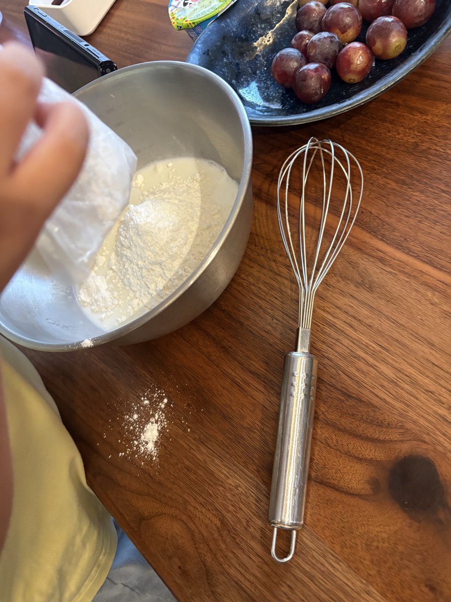 iruka7_'s tweet photo. ホットケーキの日🥞
いつも手伝ってくれる🫶 https://t.co/DW0phrUHuk