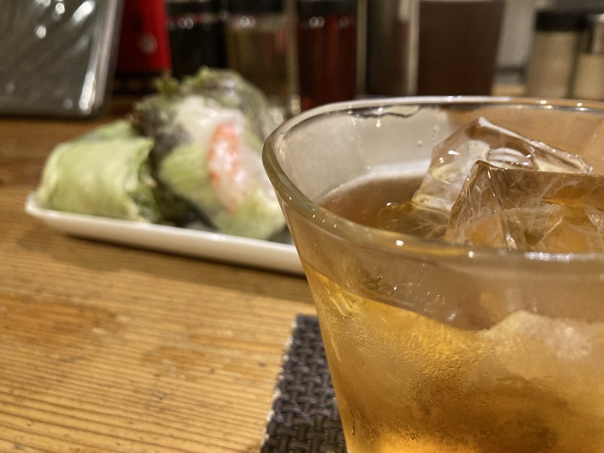 swimlife1's tweet photo. 昨夜、友人がニラレバ炒め定食の投稿を見て美味そうと思い。

父の面会帰りに町中華へ。

久々の梅酒
生春巻き
餃子
レベニラ炒め

めっちゃ沁みたわ。
全回復させて
明日も父に会いにいく。 https://t.co/g9v6ZvajkO