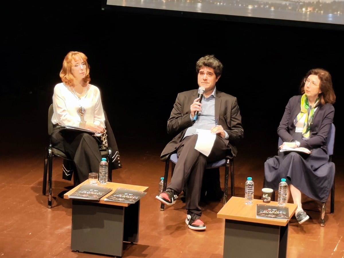 haricitr's tweet photo. 📍 İtalyan gazeteci ve yazar Thomas Fazi @battleforeurope East-West Forum'da Avrupa’nın bağımsızlığını yitirmesi, NATO’nun rolü ve kıtadaki Amerikan hegemonyasını değerlendirdi:

💬 “Ulusal çıkarların geri dönüşü bir gerçektir; bunun tek istisnası ise Avrupa’dır”

💬 “Avrupa ülkeleri kendi güvenlik ve jeopolitik çıkarlarını sistematik olarak baltalıyor”

💬 “Ukrayna’nın Rusya’ya karşı savaşı askeri olarak kazanma şansı kesinlikle yoktur”

💬 “Avrupalı elitler bu politikaları aptal oldukları için yürütmüyor; Avrupa’nın mevcut yapısı tam bir vasallık düzenidir”

💬 “Hizmet edilenler; özel, oligarşik ve finansal çıkarlar, askeri-sanayi kompleksi ile Washington ve İsrail’in menfaatleridir”

💬 “Avrupa, İkinci Dünya Savaşı’nın sona ermesinden bu yana fiilen Amerikan askeri işgali altındadır”

💬 “NATO doğrudan ABD’nin stratejik çıkarlarına bağlıdır ve Amerikan gücünü küresel çapta yansıtmaya yarar”

💬 “Liderlerinin göstermelik itirazlarına rağmen Avrupalılar, İran’a yönelik bir saldırıyı onaylamış durumdadır”

💬 “NATO 3.0 süreci, Avrupa’nın ittifaka olan bağımlılığını daha da pekiştiriyor”

💬 “ABD'nin kıta üzerindeki kültürel ve ideolojik hegemonyası kesintisiz devam ediyor”

💬 “AB’nin her zaman ABD’ye karşı bir denge unsuru olarak tasarlandığı iddia edilir; ancak gerçek bunun tam aksidir”

💬 “Avrupalıların transatlantik sistemden arınarak kendi sömürgesizleşme sürecini başlatması gerekiyor”

🔗 https://t.co/5SjwjCDPmF