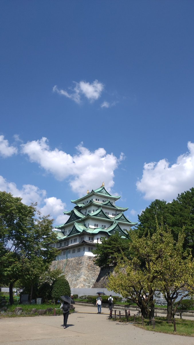 misibaririko's tweet photo. 次男が初ボーナスで旅行に連れてってくれました。嬉しい。親冥利に尽きる。

名古屋いい街。
また旅行で訪れたい、というより住みたい、働きたい、ここを居場所にしたい、と思わせる街でした。
接客の人たちみんな笑顔で親切。
名古屋の空気の余裕を感じる。
ジョギングしてる人すら笑顔。
すごい街！ https://t.co/r2FHprJFwU