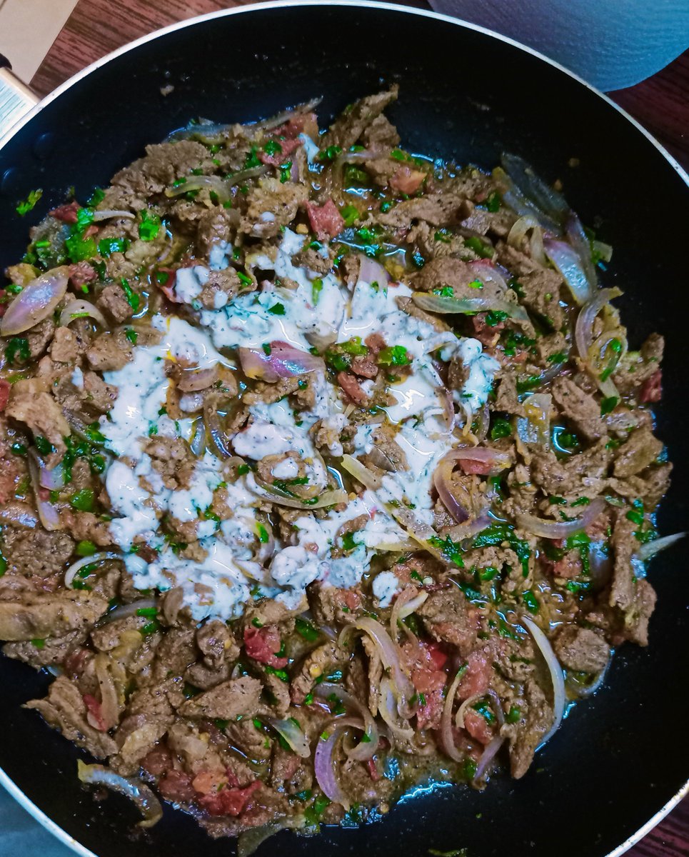 B920009's tweet photo. فايته كتير اللي مجربش شاورما اللحمة 😋 https://t.co/mlwSkYR4Nh