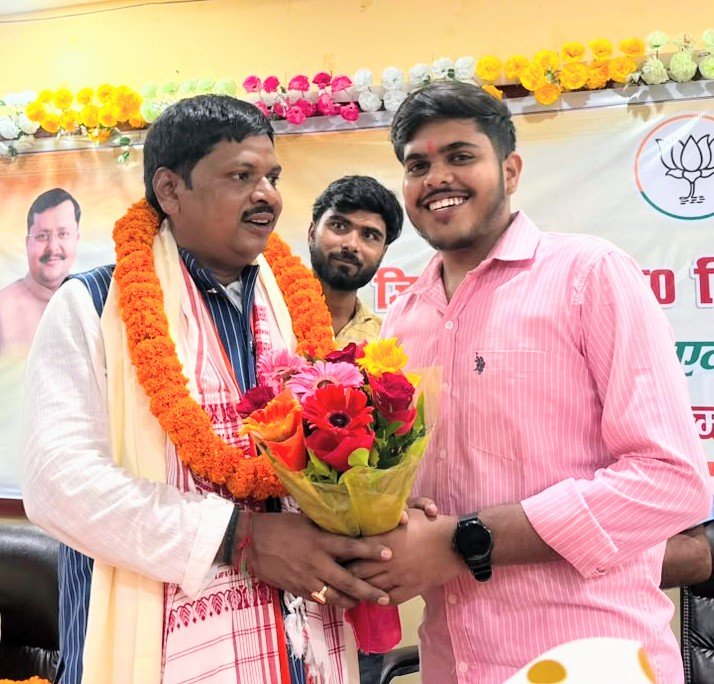 AdityaBJP92's tweet photo. जिला कार्यालय भाजपा मछलीशहर पर नवनियुक्त जिला प्रभारी आदरणीय श्री दिनेश मौर्य जी के प्रथम आगमन पर अपने अभिभावक यशस्वी जिलाध्यक्ष परम् आदरणीय डॉ.अजय कुमार सिंह जी के नेतृत्व में आत्मीय स्वागत एवं अभिनंदन किया।
@BJP4UP @BJP4Mchhalishar @idrajaysingh https://t.co/Gc7Rfpo6is