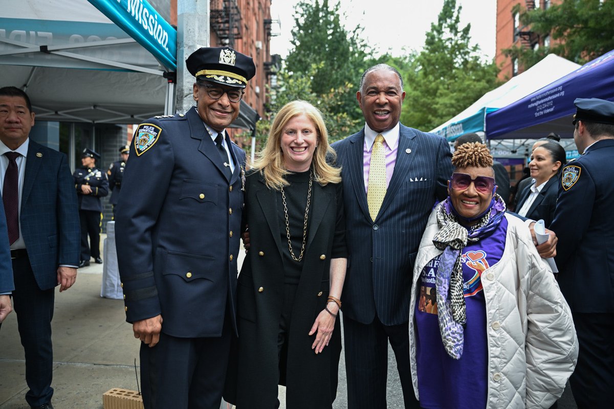 NYPDPC's tweet photo. For 11 years, @MothersSaveNYC has marked National Day of Remembrance by saying the names of those taken from us, standing with the people who loved them, and making sure their lives are never forgotten.

None of this would be possible without the fierce advocacy of Jackie Rowe-Adams, who has dedicated her life to making sure that families devastated by violence are not left to carry that loss alone.

May we never forget these victims, and may their memories be a blessing.