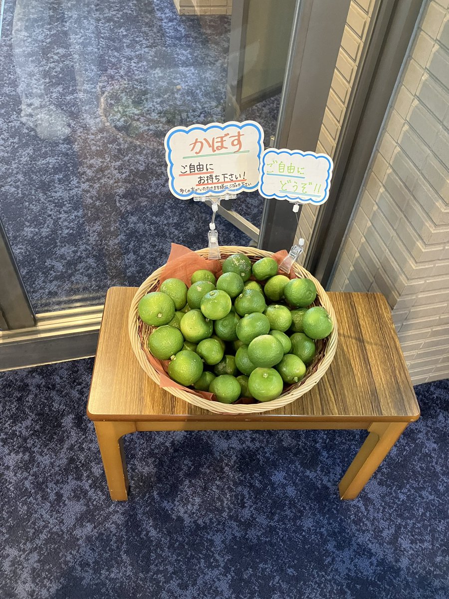 kippppppppppei's tweet photo. ショートコースの受付にかぼす！ https://t.co/KKe6Y2PaZC