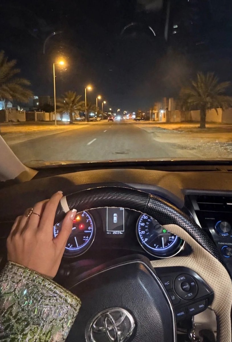 iamfajer_'s tweet photo. مصير الشاعر الي خانت اوزانه قوافيّه 
خلاص اعزم على الفرقى ولا لك في رقبتي دين 🪄 https://t.co/9SdZEZa2gR