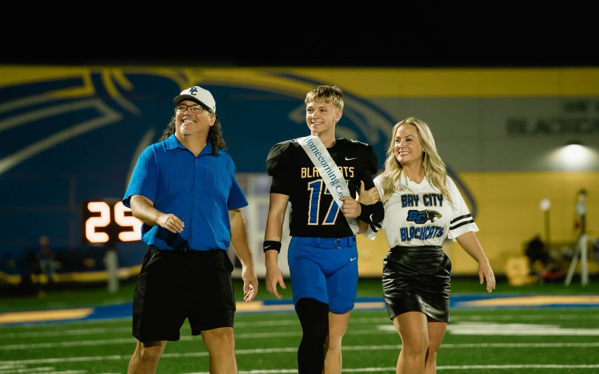 MarkWilliams589's tweet photo. Honored to be voted Bay City High School 1st Runner-Up Homecoming King. #BFND https://t.co/2mVBPhVBK0