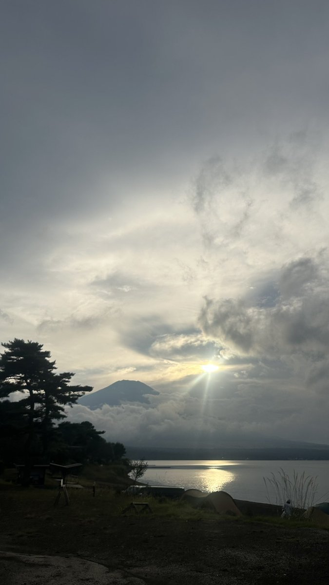 LOVECREAMPASTA's tweet photo. シルバーウィーク親友と日帰り山中湖.ᐟ.ᐟ🗻
バス往復とSUPとサウナで12000円で行けてコスパ神 デジタルデトックス出来るしサウナ神viewで整えて満足度超高いのでおすすめ😌🤍
 #日常 #日常垢 https://t.co/n85jgfTAuL