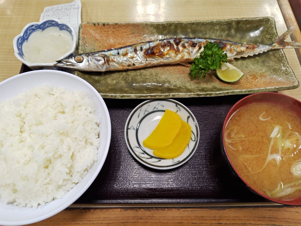 7000sal's tweet photo. 動坂食堂のサンマ定食
美味しいサンマを久々に食べました。
人気店のようで満席でしたよ。
#秋刀魚 #食欲 #くつろぎの日 https://t.co/mHSthwXcX8
