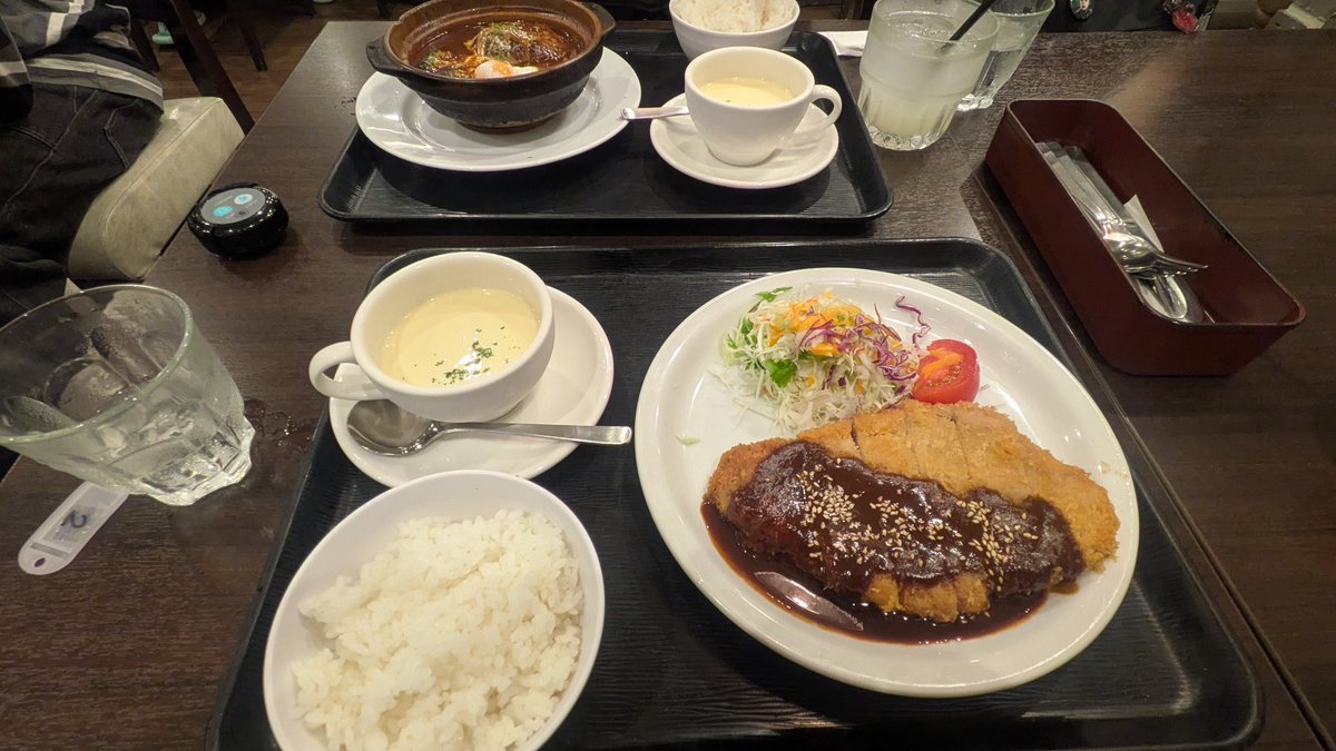stella_factory's tweet photo. 今日は雨のなかたくさんの素敵な装いの皆さんにお会いできてとても嬉しかったです✨
初めましてでとても可愛い、ときめくと言ってくださった方も、何度かお会いしてこれが可愛い、これはピンときてしまった、とお迎えくださった方も、色々な素敵を抱えてらっしゃって、その一助になれたなら幸いです✌️ https://t.co/wIfwDM6X99