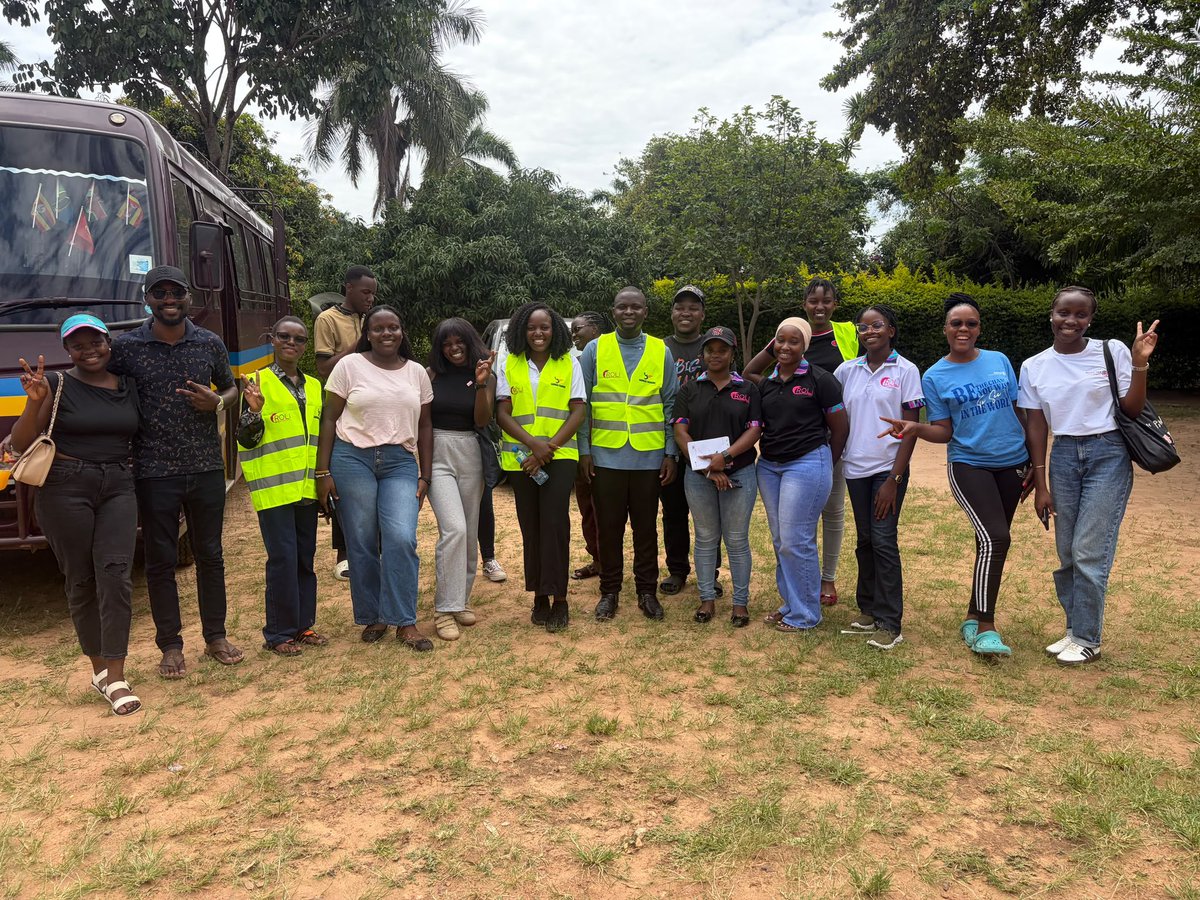 Rolid9213_'s tweet photo. The ROLI Team had a productive engagement with the Boda Boda community in Arua today,as the head for the project ,fostering dialogue, sharing ideas, and strengthening partnerships for safer, more inclusive communities. Together,we listen. 
#ROLIIMPACT
#ROLIWAY
#ROTARACTLEGACY. https://t.co/KC8cCyREwm