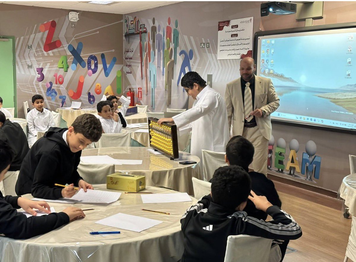 andalus_primary's tweet photo. في سياق التواصل المعرفي والثقافي بين المؤسسات التعليمية، قام أ. مصطفى أبو زيد،ومعلم الرياضيات أ. محمود عبدالوهاب-بزيارة مدرسة سعد بن معاذ؛ تلبيةً للدعوة المقدمة إليهما، قدّما خلالها درسا نموذجيا بعنوان (الحساب الذهني)، اتسم بتفاعل الطلبة ونيل إعجابهم، وشكر وتقدير إدارة المدرسة. https://t.co/H9nDqdNXKs