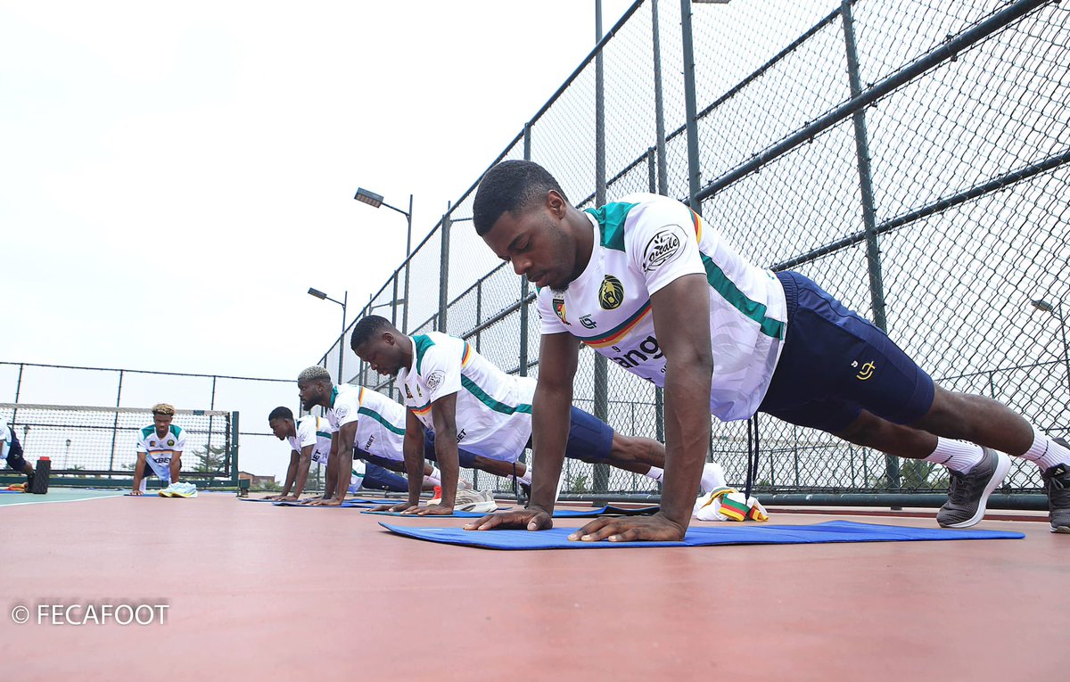 LIndomptables's tweet photo. Quelques images de la séance de stretching des #LionsIndomptables à Brazzaville ce matin sur le court de tennis de leur hôtel.
#CANTOTALENERGIES2027Q |
#CONCMR | #GOLIONS | #ALLEZLESLIONS | #LETSROARTOGETHER | #INDOMPTABLES | https://t.co/0L0RAjOlhV