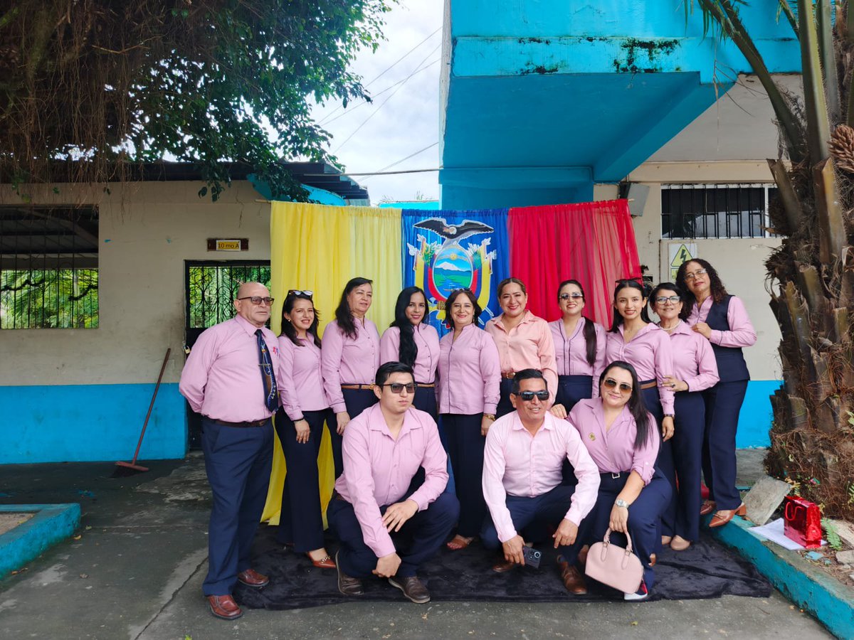 Jorgemsarmiento's tweet photo. Juramento de la Bandera 🇪🇨 https://t.co/zfUrZChN1v