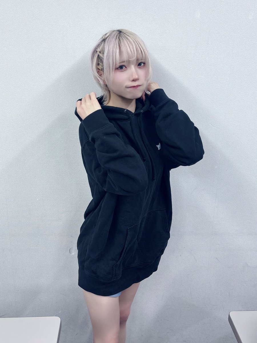 miku_Tohkei's tweet photo. パーカー女子も需要あるか https://t.co/EYtZ9LcoIl