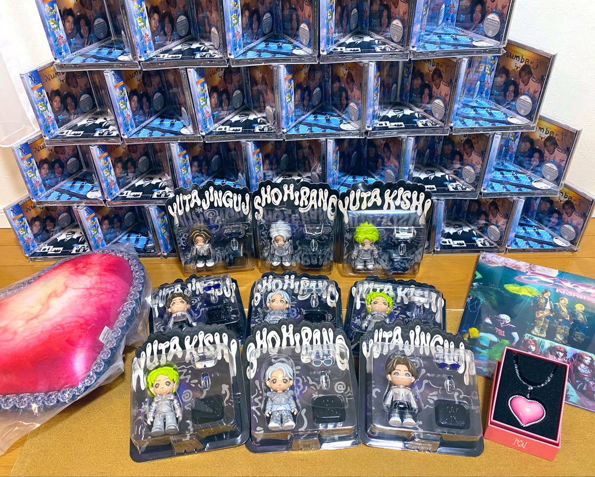 tyacai_1's tweet photo. そういえば今更ですがグッズも無事届きました🎶

3XLのペンダント豪華でかわいいwwwベヘリットと共に飾っておきますwwwww https://t.co/Uv2cD7yXtw