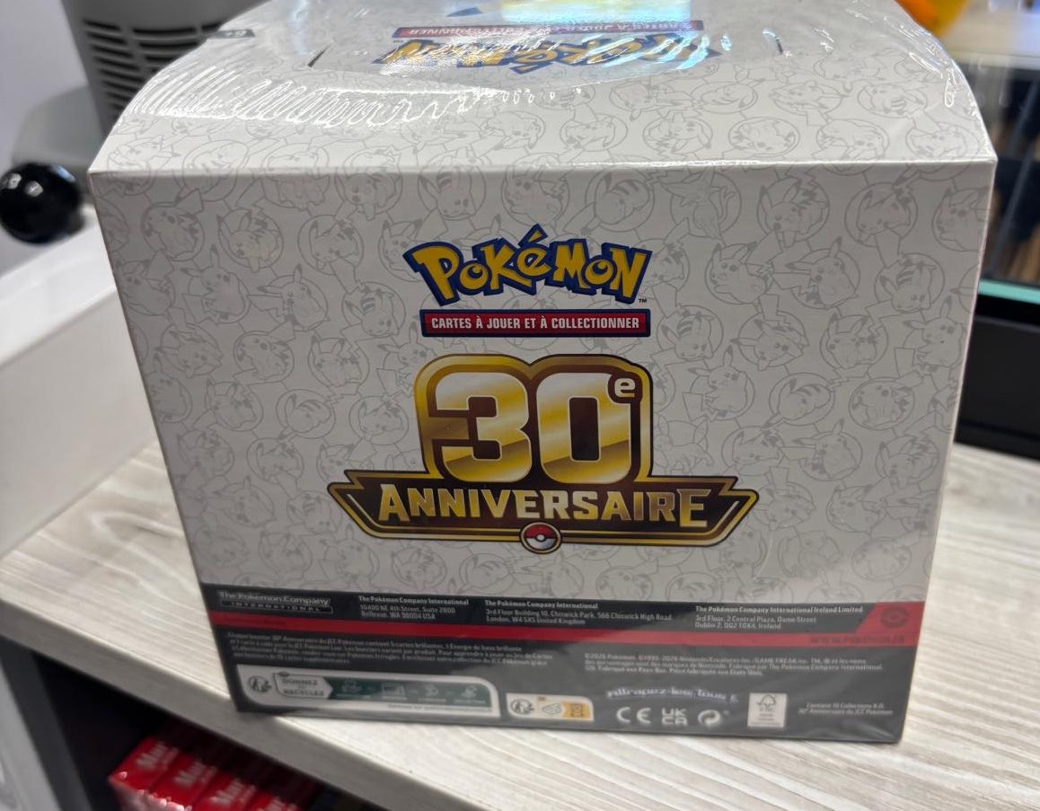 SabriGojo's tweet photo. L’avantage d’avoir un daron qui a son tabac presse, c’est que t’as des cartes Pokémon introuvables sans effort 💚 https://t.co/mU8kGsOhJj