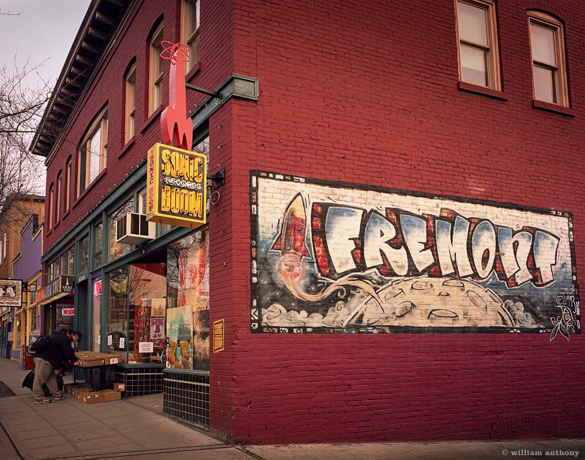 nabilayers's tweet photo. 1/ Jason and I opened Sonic Boom Records in Seattle 29 years ago today. Looking back, it's wild that a city that already had 20-ish record stores could sustain a 21st. https://t.co/zeT7jkYDrY