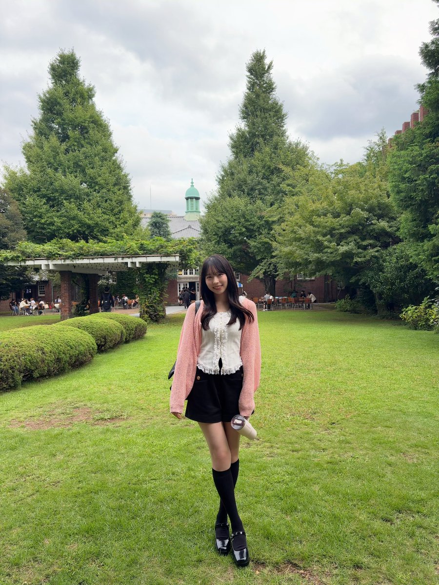 rikkyo26_miss1's tweet photo. 立教大学⚜️

秋学期スタート記念に大学で写真撮ったよ〜📷⟡.·

本日のあやぽち報告もお待ちしてます🗳❣️

 #ミスコン #ミス立教  #大学生 https://t.co/nYMwwIBtfG