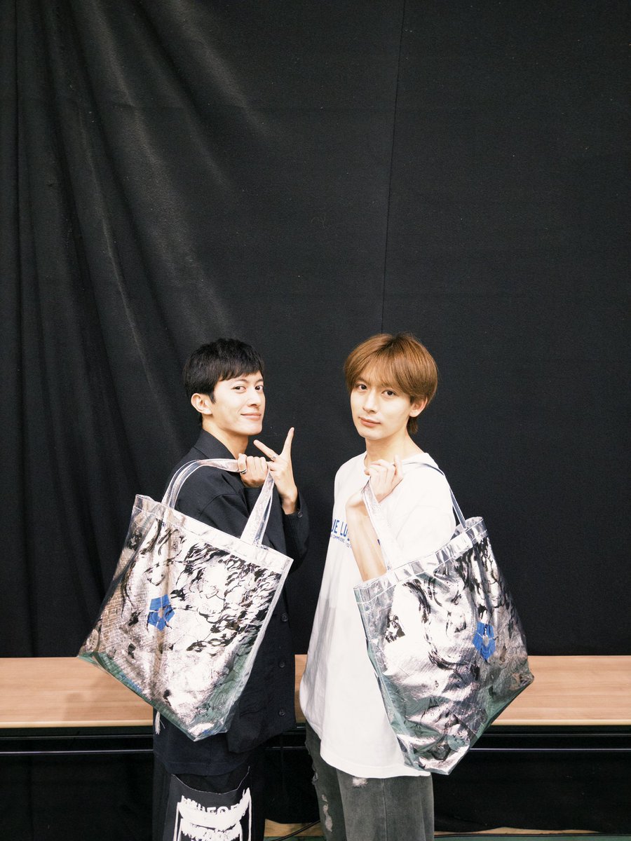 sato_takamichi's tweet photo. 舞台『#ブルーロック』5th STAGE
ー新英雄大戦開幕ー

最終稽古でした！！

気づいたら見入ってしまうくらい熱いです。ブルーロック。

劇場で待ってる景色が楽しみ。

さぁ行くぞ！
熱い場所へ！！！
#ブルステ https://t.co/WaBGHv5zTI