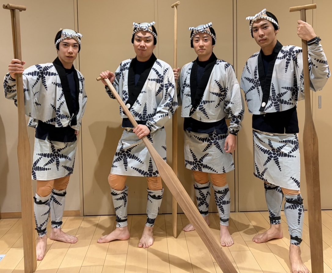 pGSD6yqOmp475uK's tweet photo. 秀山祭九月大歌舞伎、千穐楽を迎えることができました！
久しぶりに、出演演目が全て立廻りな九月....逆櫓では大きい櫂を持ってとんぼを返ったりしておりましたので
なんとか怪我無く終われました事を今はホッとしております......
来月も歌舞伎座！頑張ります！👊 https://t.co/yH9wF1XWdg