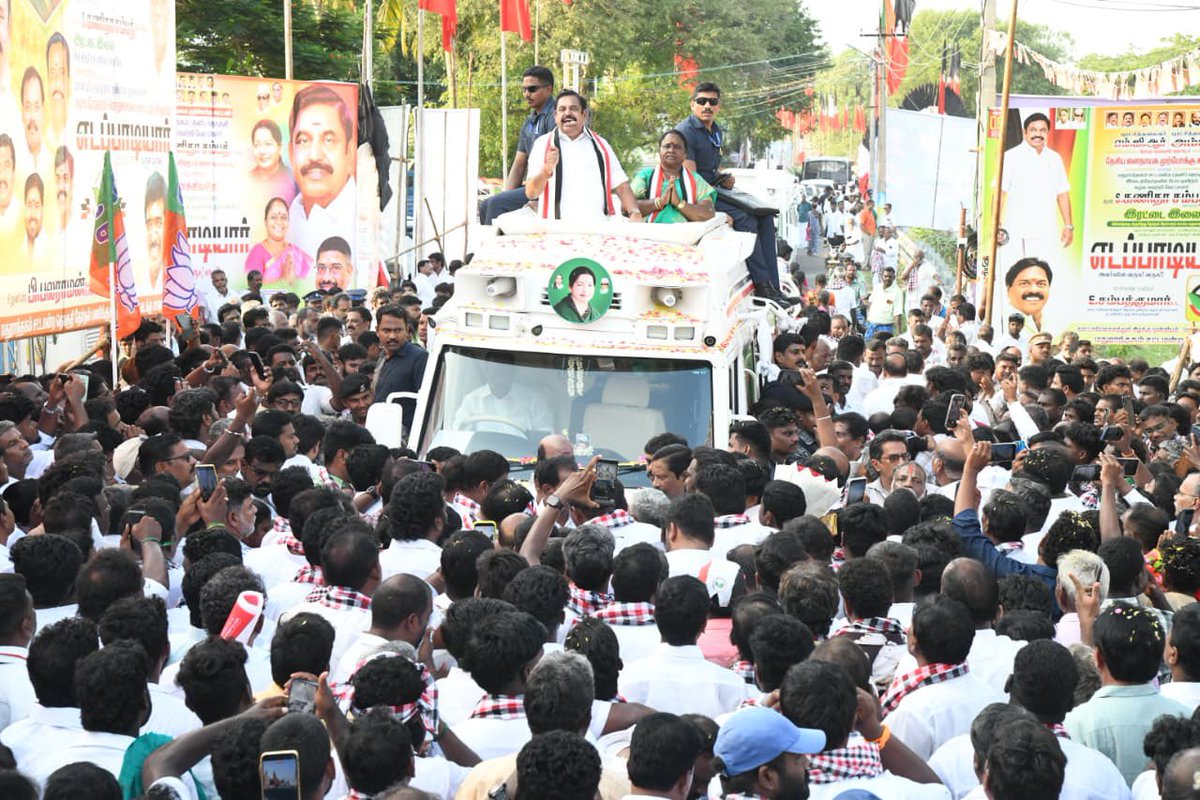 AIADMKOfficial's tweet photo. மாண்புமிகு கழகப் பொதுச் செயலாளர் புரட்சித் தமிழர் திரு. @EPSTamilNadu அவர்கள்,

#மதுராந்தகம் தொகுதி #L_எண்டத்தூர் பகுதியில் கழக வெற்றி வேட்பாளர் திருமதி. கணிதா சம்பத் அவர்களுக்கு “இரட்டை இலை” சின்னத்தில் வாக்கு சேகரித்தார்கள்.

#வெல்லட்டும்_இரட்டைஇலை 🌱
#AIADMK #Madurantakam #ByeElections