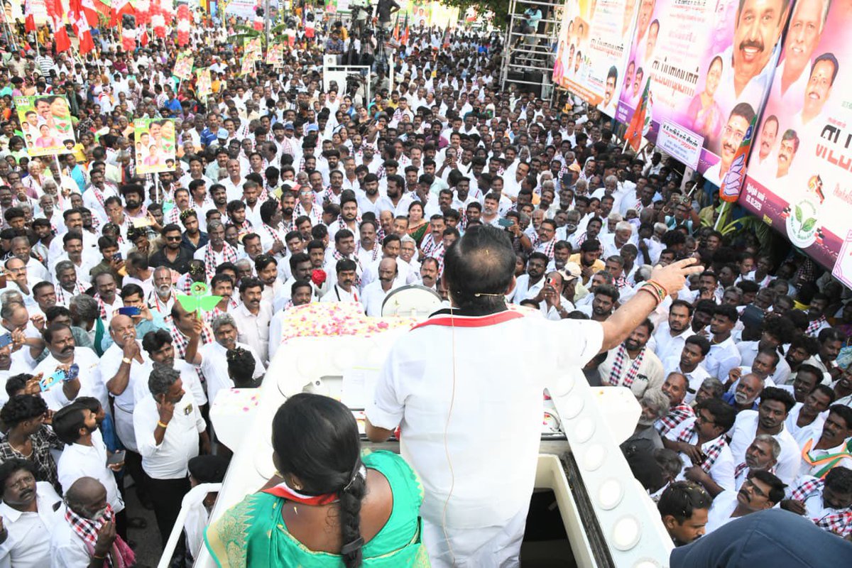 AIADMKOfficial's tweet photo. மாண்புமிகு கழகப் பொதுச் செயலாளர் புரட்சித் தமிழர் திரு. @EPSTamilNadu அவர்கள்,

#மதுராந்தகம் தொகுதி #L_எண்டத்தூர் பகுதியில் கழக வெற்றி வேட்பாளர் திருமதி. கணிதா சம்பத் அவர்களுக்கு “இரட்டை இலை” சின்னத்தில் வாக்கு சேகரித்தார்கள்.

#வெல்லட்டும்_இரட்டைஇலை 🌱
#AIADMK #Madurantakam #ByeElections
