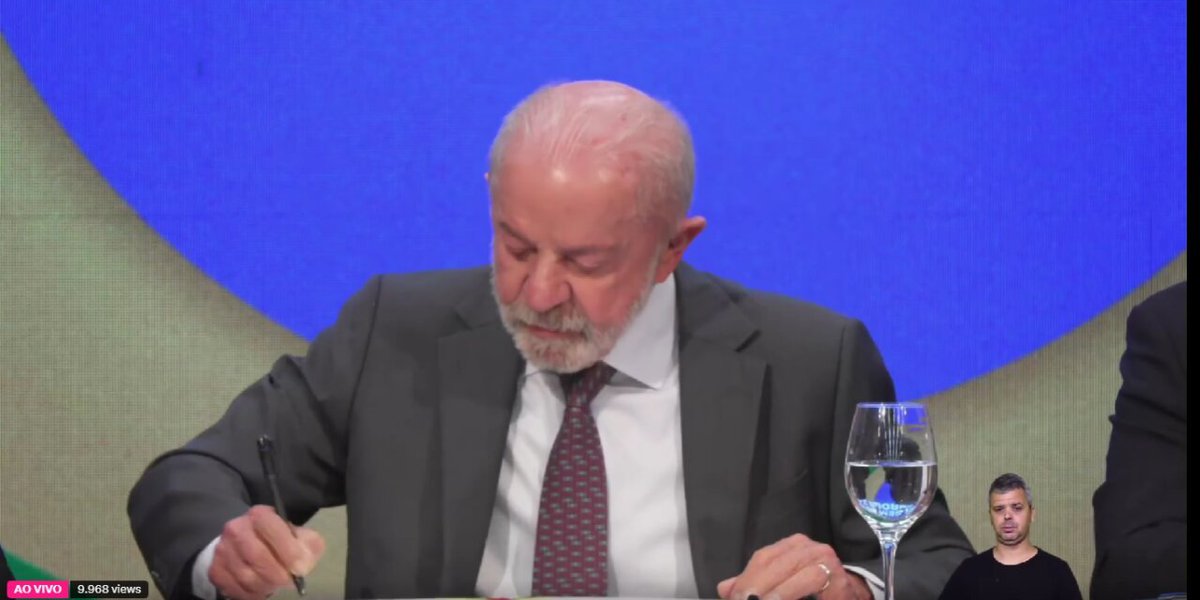 MarPetrucelli's tweet photo. Foi o LuLadrão quem aprovou as Bets no Brasil. As empresas de apostas foram convidadas a atuar no país e ainda tiveram de pagar uma outorga de R$ 30 milhões, em 2024, para iniciarem a operação. 

Agora, o Larápio cancela tudo, rasga todos os contratos. E o ministro da Fazenda, Dario Durigan, disse que o desgoverno NÃO vai devolver os R$ 30 milhões.

De onde eu venho, isso se chama roubo. E quem rouba se chama LADRÃO!