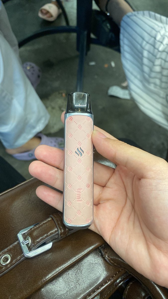 bluberrysnt's tweet photo. wts pod trml t28 device only+liq buaqita (masih agak full) 140k only, lok jaktim ciracas.

pemakaian cewe, device only 100k
#zonauang https://t.co/1BWc2HjXzq