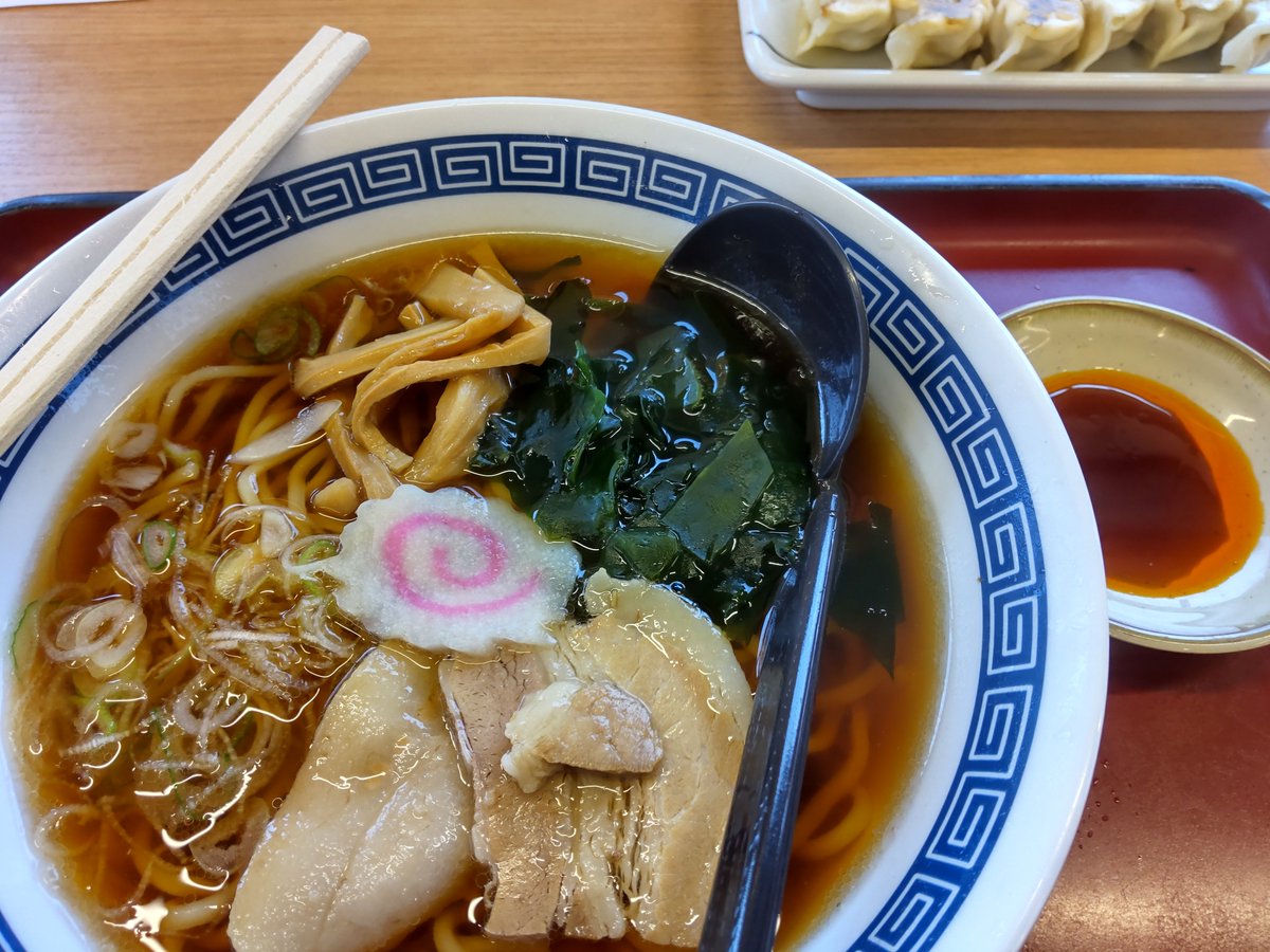 HiroShit69's tweet photo. 彼岸最終日は雨。ご先祖様、遅くなってごめんなさい… と両家の墓参り。
途中、昼食に立ち寄った山田うどんで、妻に「まさに駆け込み寺だね」と言おうかどうしようか迷って、結局、黙ったままラーメンを啜った。 https://t.co/RGlq0L7Nsf