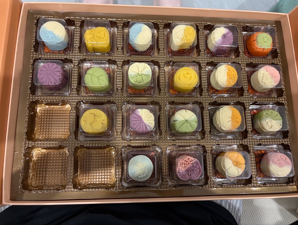 afterhours1111's tweet photo. 好美萌的月饼。。。。 https://t.co/bllOrNWjJX