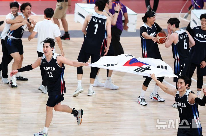 mylanders2's tweet photo. 남농 여농 둘 다 결승 한일전 억까 편파 다 이기고 승리 ........... 아 ㅈㄴ #나는대한민국입니다 https://t.co/CFHQ25R8W6