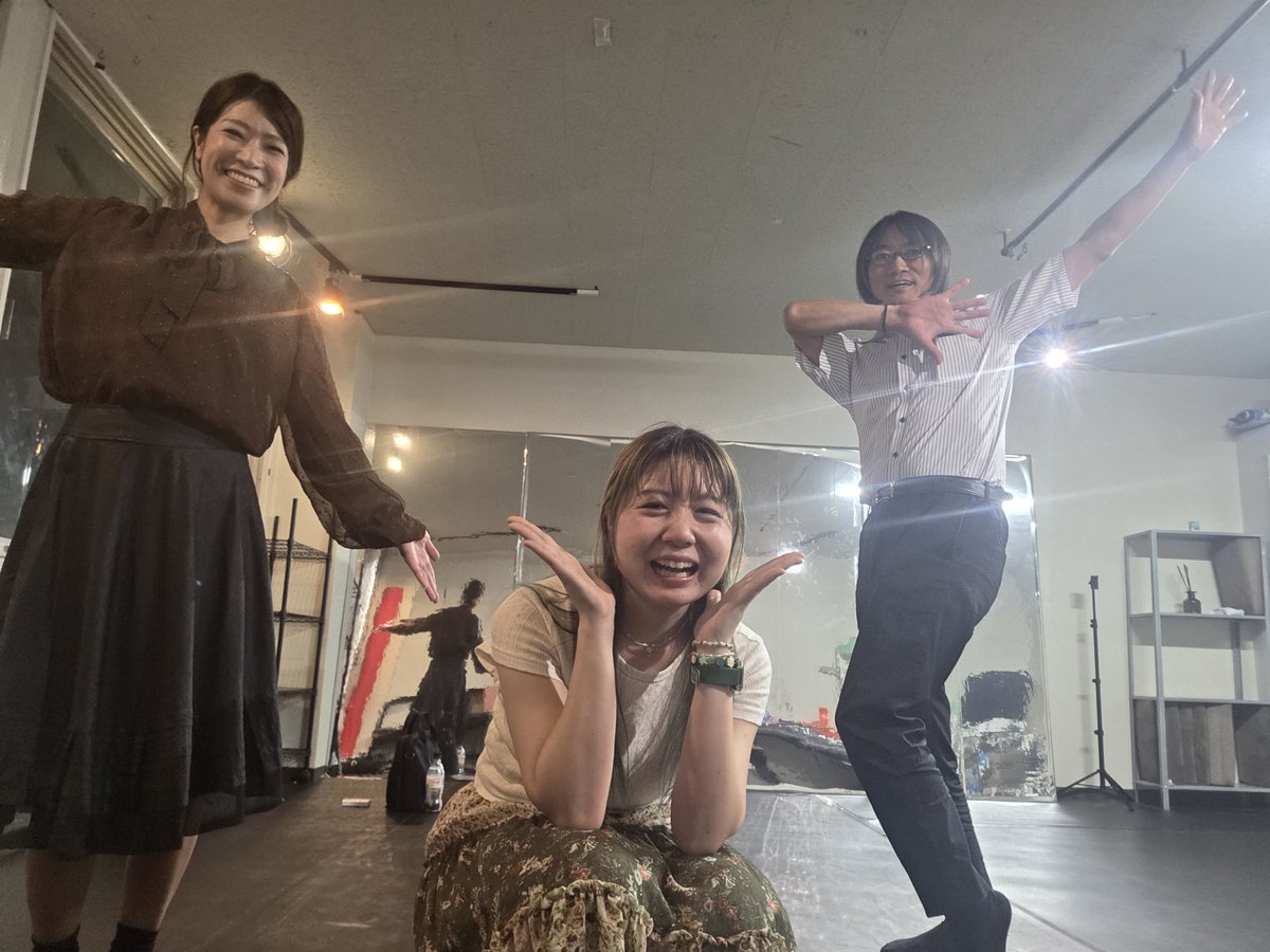abiten2022's tweet photo. 【顔合わせを行いました🍁☕】
皆様お忙しい中集まって頂いてるため、少人数のお写真にはなりますが📸
神々しい雰囲気になりました

読み合わせもしてみた結果、過去1の文字量であることに気が付き驚きが隠せません👀💦
今回はそれくらいたくさん言葉と向き合う物語です📖
 #アビ展  #紅葉散る時展 https://t.co/PkQahGgdcY
