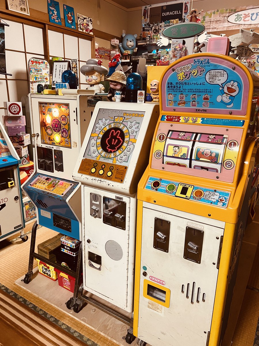 SWM_2600a's tweet photo. Tランド新筐体8本目、9本目
『ジャンケンマンJP(ジャックポット)』
そして、サンワイズ製のセガ筐体⁉️
『まじかるハット』
のメダルゲームを導入しました！！🪙

ゲームコーナーの入口はサンワイズ三兄弟がお出迎えします！✨ https://t.co/r6e7HhOLJU