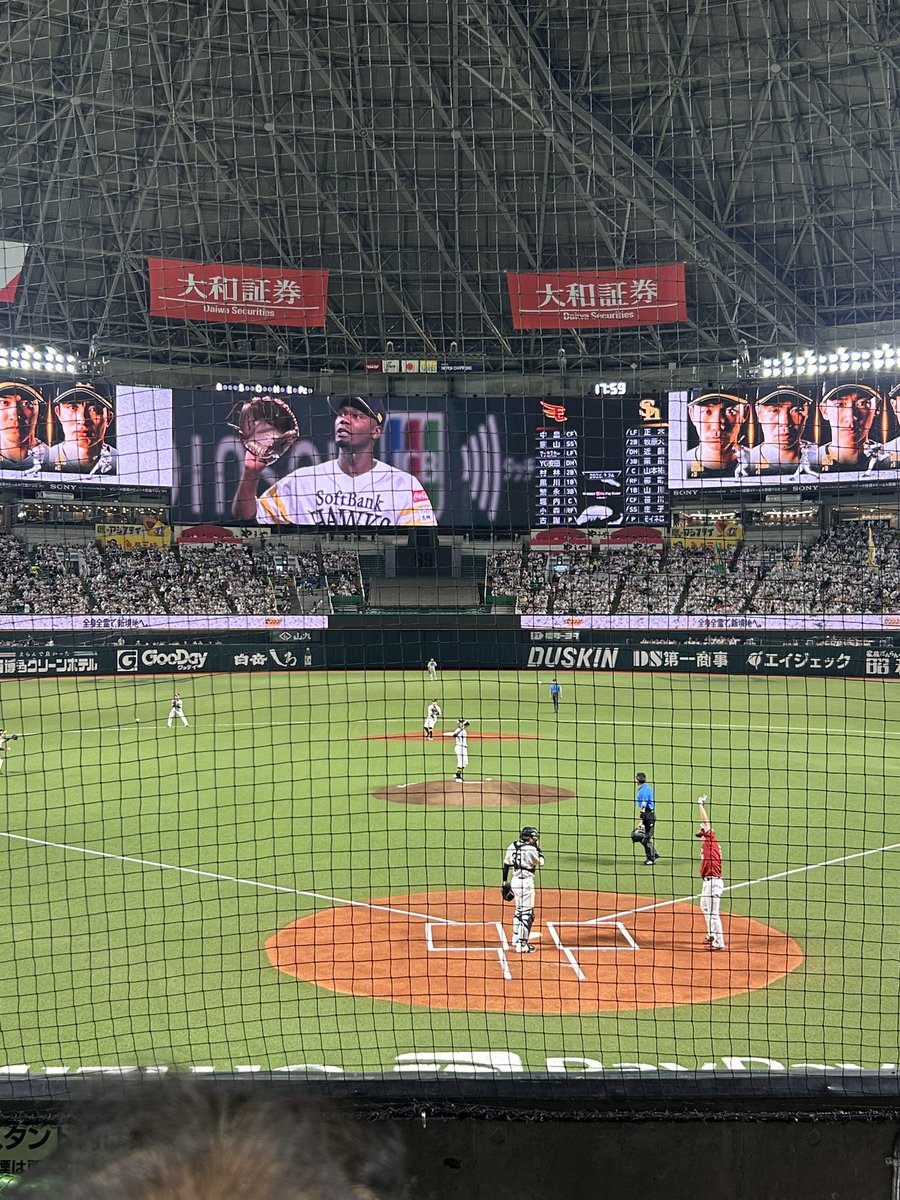 hawks0331's tweet photo. 今日はFFさんに急遽誘っていただき、とってもいい席でたかほーできました🙌
ペイドでの勝利は6月ぶりだったし、今シーズン何とか5勝5敗で終えられて良き締めくくりです…‼︎🥲 https://t.co/o8YqWMc8ac
