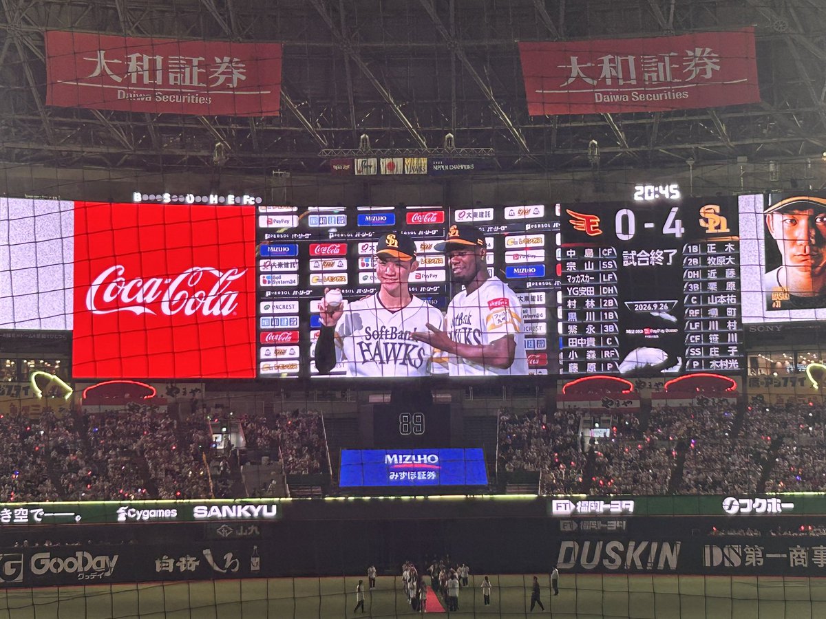 hawks0331's tweet photo. 今日はFFさんに急遽誘っていただき、とってもいい席でたかほーできました🙌
ペイドでの勝利は6月ぶりだったし、今シーズン何とか5勝5敗で終えられて良き締めくくりです…‼︎🥲 https://t.co/o8YqWMc8ac