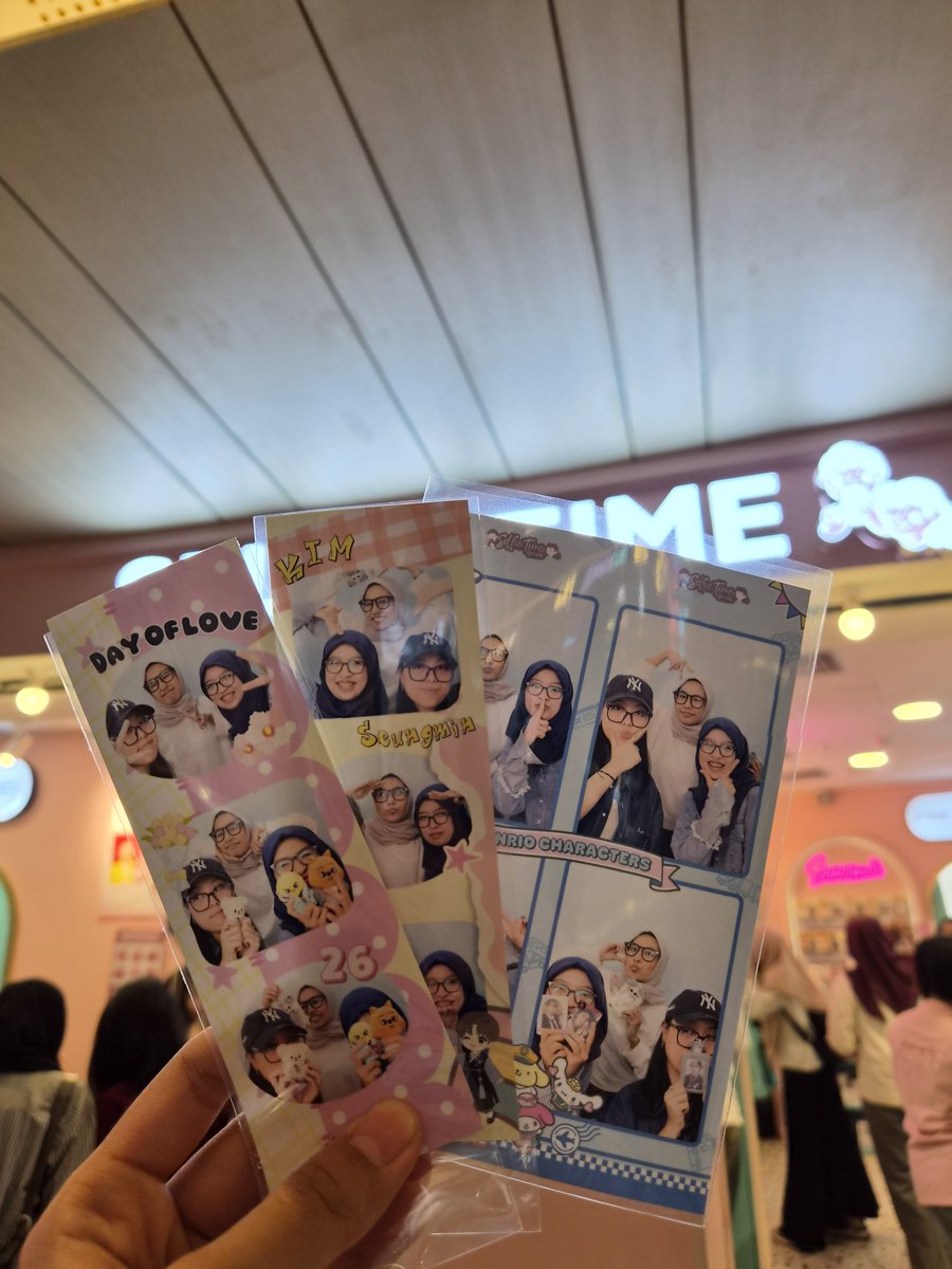 jinjinissun07's tweet photo. Happy Cucu Wapres DAYYY ihiw ihiw~~
.
Big thanks buat @ChaniSgrbb buat eventnya dan maaciw buat @PERSAMI_ID yang udah ngebolein kita main di event wkwkkwkw abis itu bm selpitime untung ada temennya iniehh @hyunchan97 sama @verchaven 🫶🫶 https://t.co/B9zizj4HUG