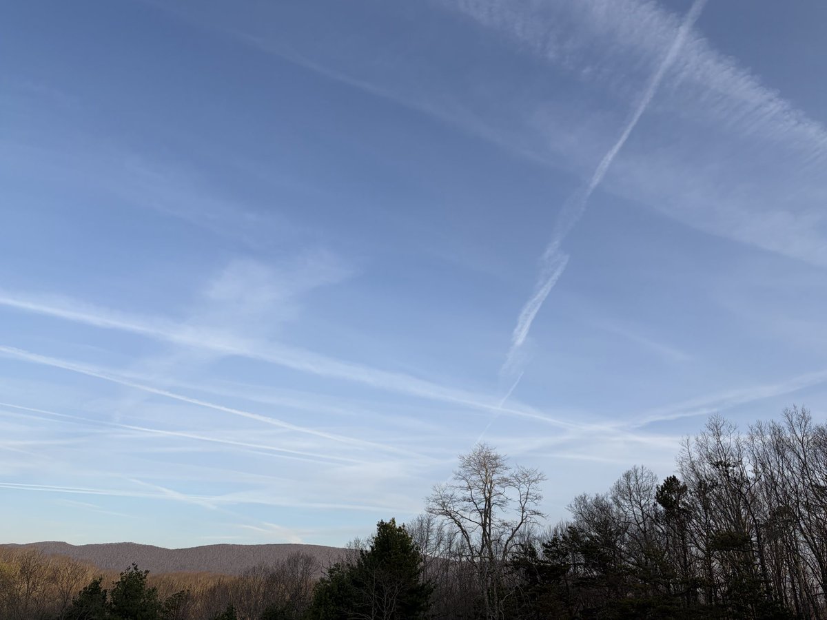 Twinkletoes1313's tweet photo. @Chemtrail101 These plans are doing something - call it whatever. Sometimes it’s visible and sometimes not https://t.co/qsOTjpoXHj