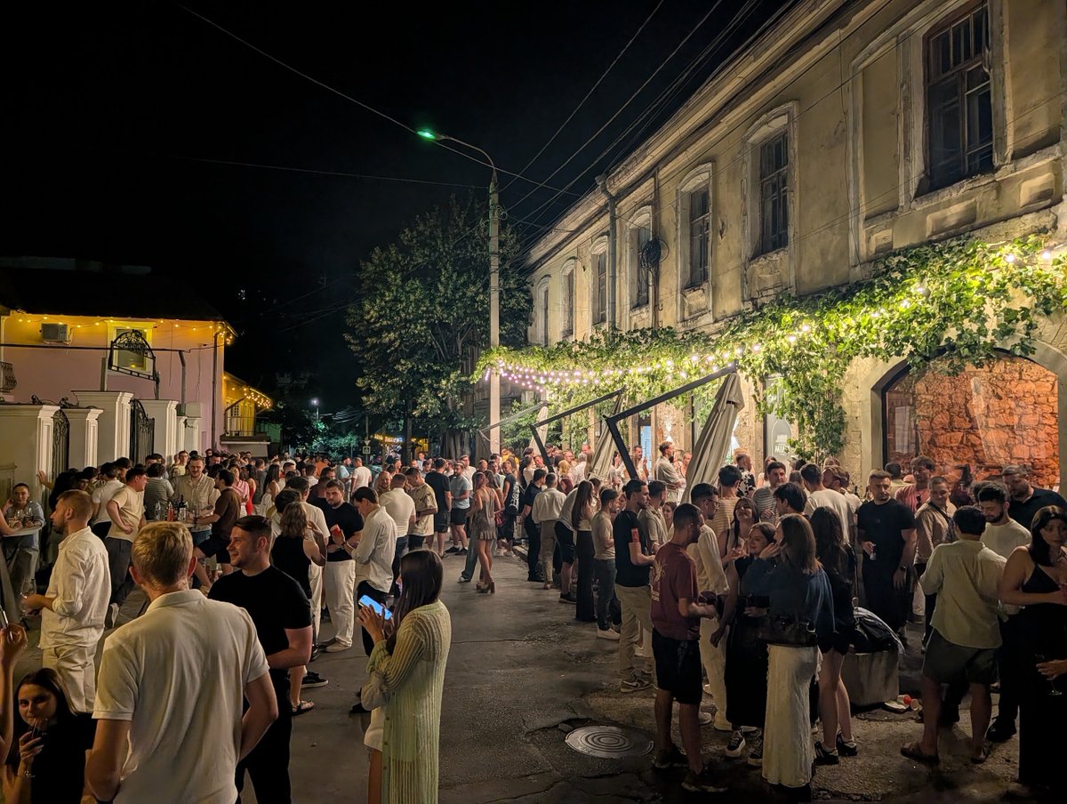 dumierhan's tweet photo. Or move to Chişinǎu! 
- Strongly Pro-EU
- City littered with cafes and restaurants
- Best wine bar ever
- Flat 12% income tax https://t.co/gwvaQRblkK