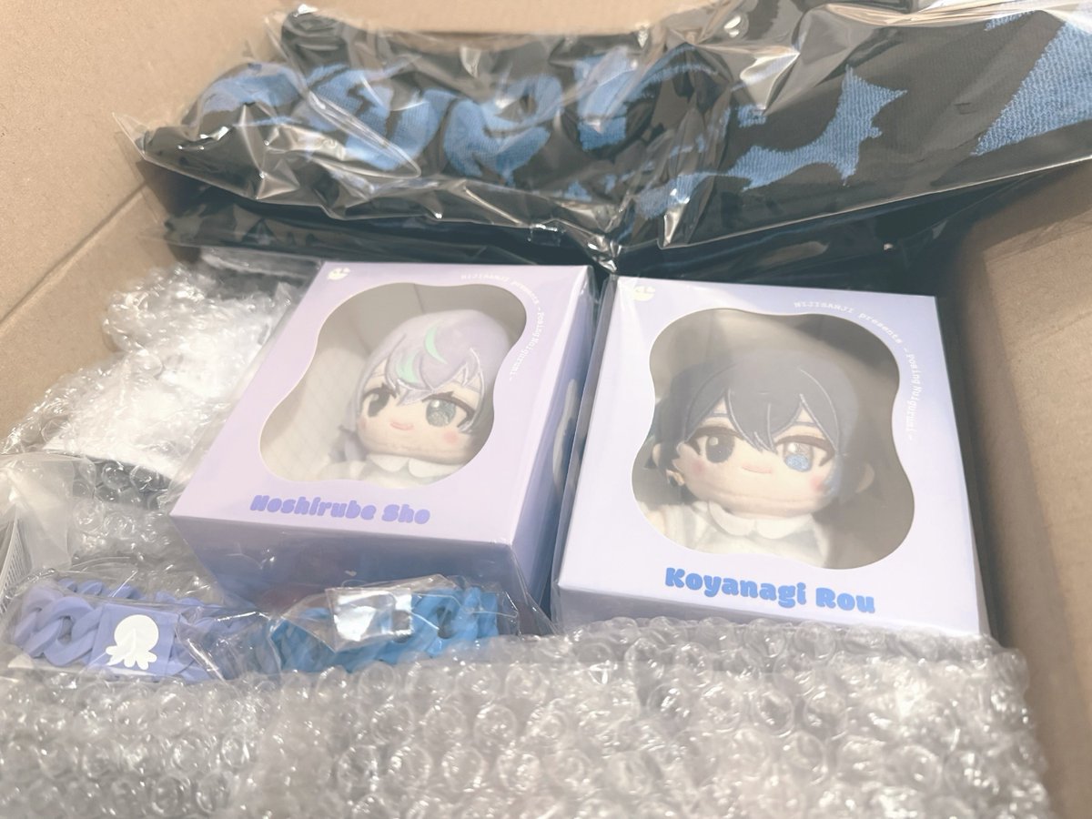 t8uec's tweet photo. 帰ったら届いてた〜＞＜全部可愛くて嬉しい👍🏻
本当に現地行きたかったよ😭リセールに賭ける😭 https://t.co/YlHDqCIEuh