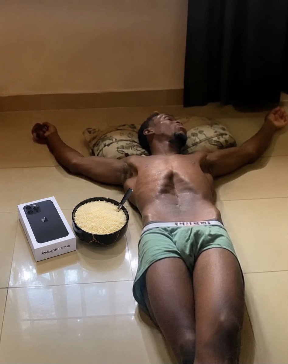 GoodnessMagnus's tweet photo. iPhone for hand, garri for belly 😔🥲😹 https://t.co/ldk43KVI2Y